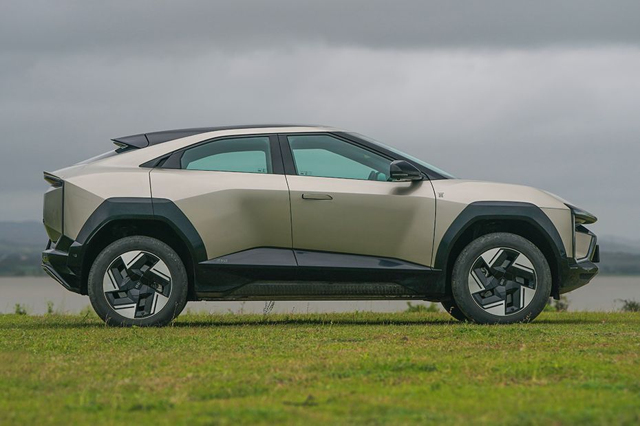 Side Profile View (Right) Image of BE 6