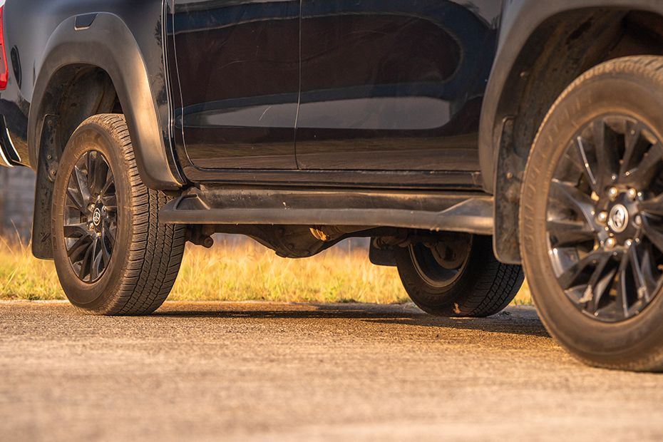 Side Skirt Image of Hilux