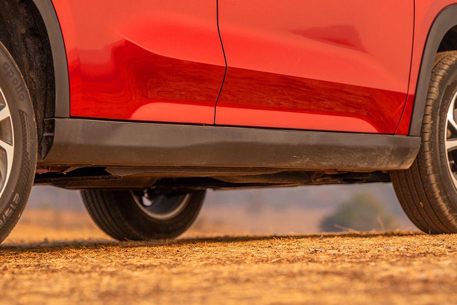 Side Skirt Image of Hyryder