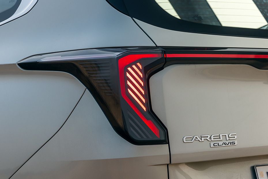 Tail lamp Image of Carens Clavis