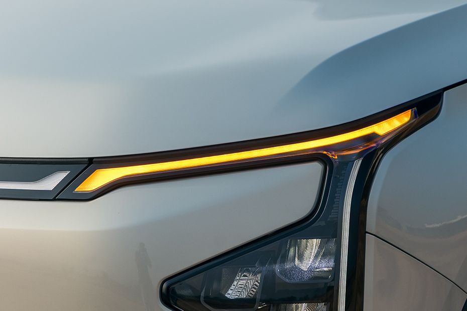 Turn Indicator Front Image of Carens Clavis