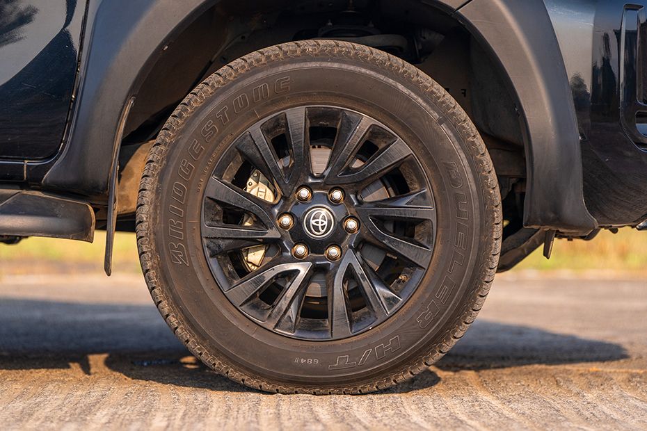 Wheel arch Image of Hilux