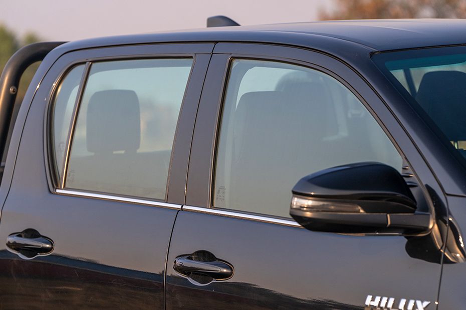 Windows line Image of Hilux