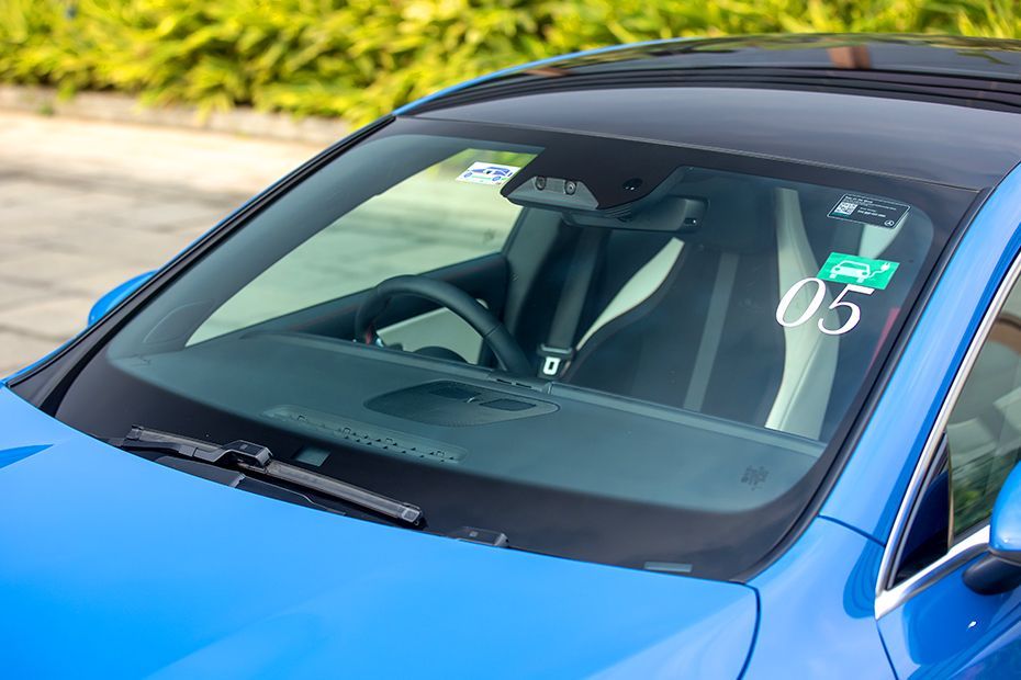 Wiper with full windshield Image of CLA Electric