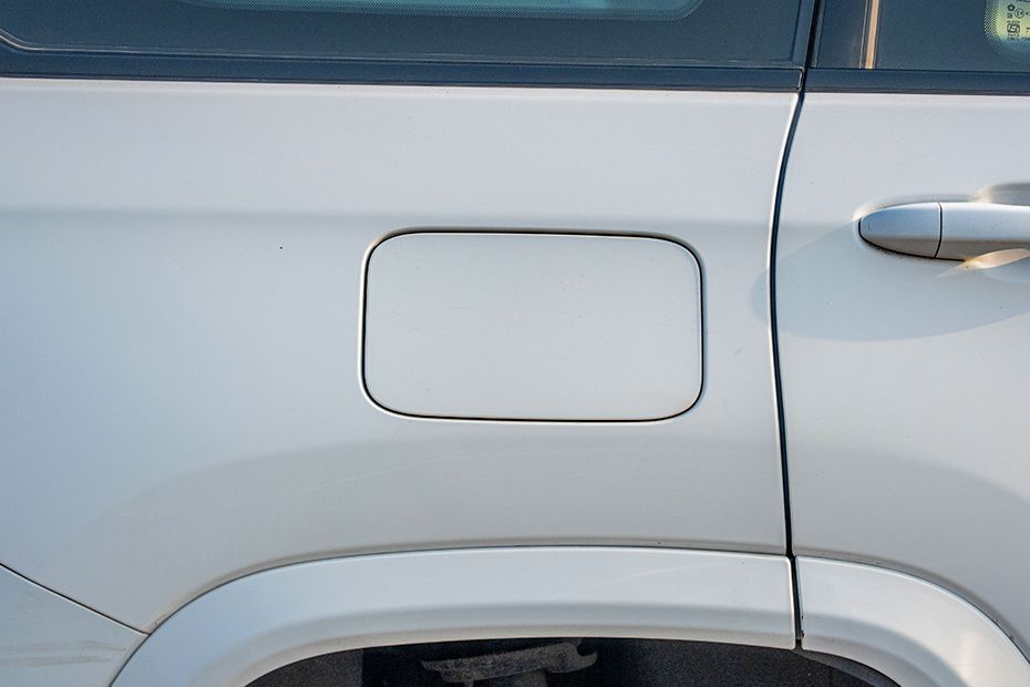 Fuel Lid (Closed) Image of Meridian