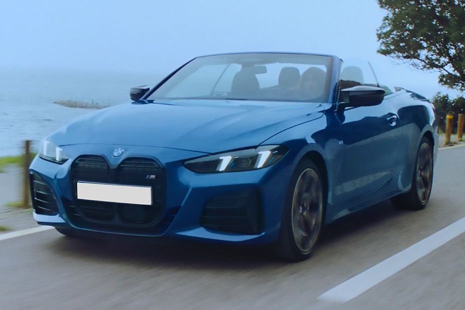 Driving: Front Left Quarter View Image of M440i