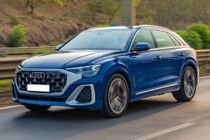 Driving: Front Left Quarter View Image of SQ8