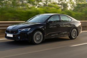 Driving: Front Left Quarter View Image of Octavia RS