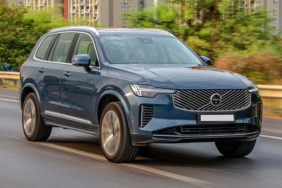 Driving: Front Right Quarter View Image of XC90