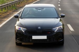 Driving: Front View Image of Octavia RS