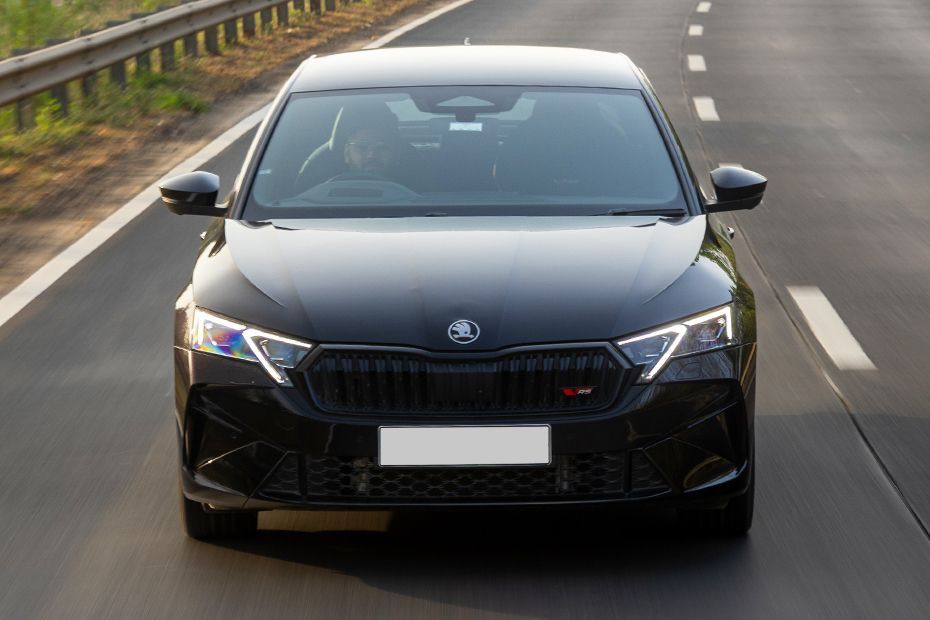 Driving: Front View Image of Octavia RS