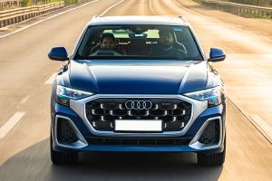 Driving: Front View Image of SQ8