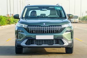 Driving: Front View Image of Kushaq