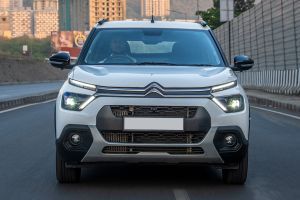 Driving: Front View Image of C3