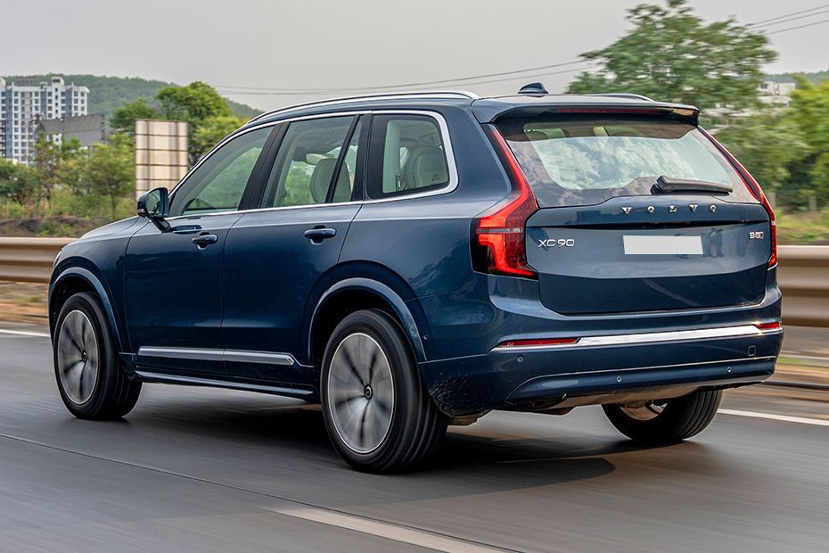 Driving: Rear Left Three Quarter View Image of XC90