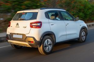 Driving: Rear Right Three Quarter View Image of C3