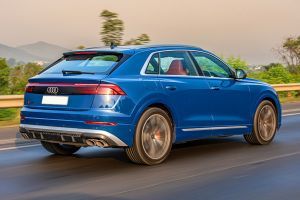 Driving: Rear Right Three Quarter View Image of SQ8