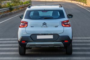Driving: Rear View Image of C3