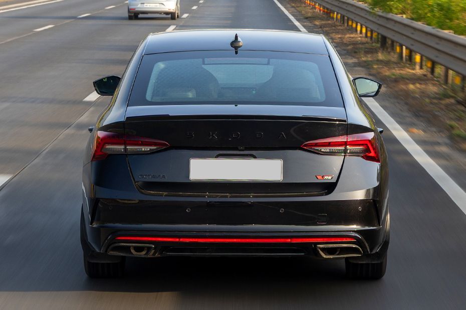 Driving: Rear View Image of Octavia RS