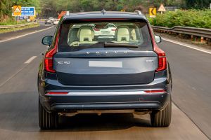 Driving: Rear View Image of XC90