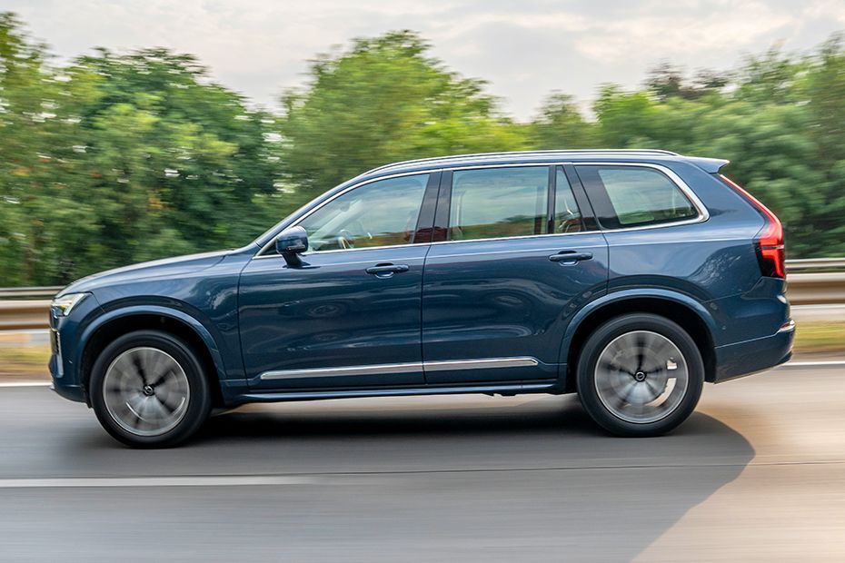 Driving: Side Profile (Left) View Image of XC90