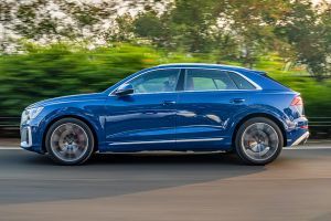 Driving: Side Profile (Left) View Image of SQ8