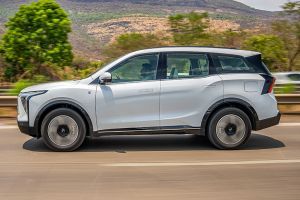 Driving: Side Profile (Left) View Image of XEV 9S