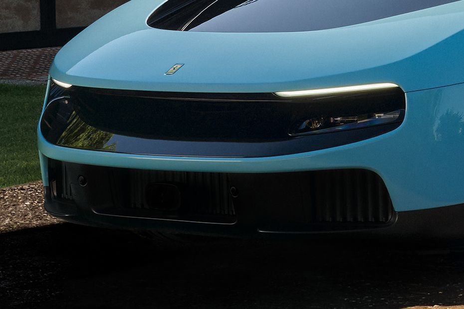 Front Grille Image of Luce