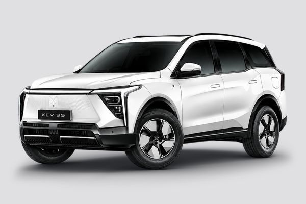 Front Left Quarter View Image of XEV 9S