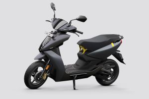 Front Left Quarter View View of 450S