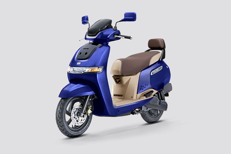 Front Left Quarter View View of iQube S