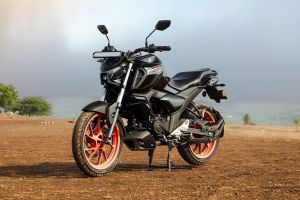 Front Left Quarter View View of FZ-RAVE