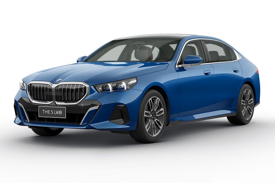 Front Left Quarter View Image of 5 Series
