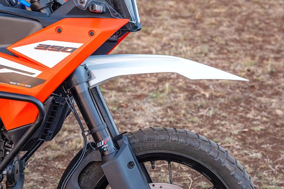 Front Mudguard & Suspension of 390 Adventure