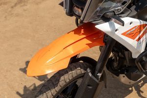 Front Mudguard & Suspension of 390 Adventure X