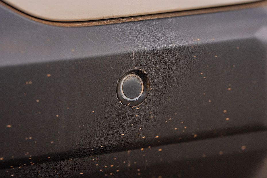 Front Parking Sensors Image of Majestor