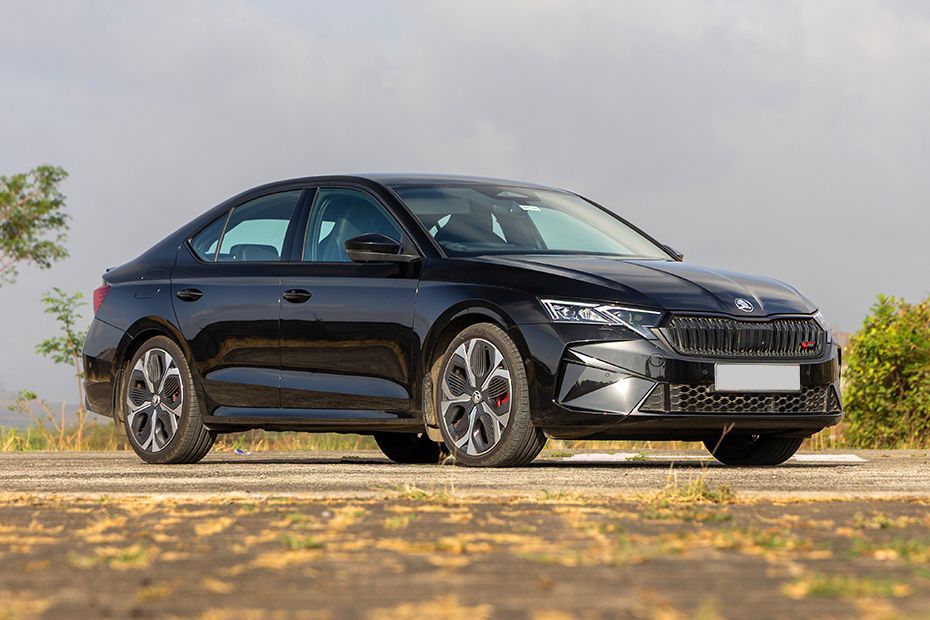 Front Right Quarter View Image of Octavia RS