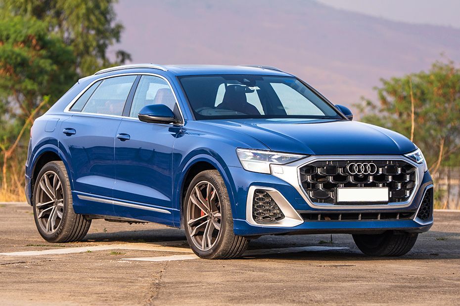 Front Right Quarter View Image of SQ8