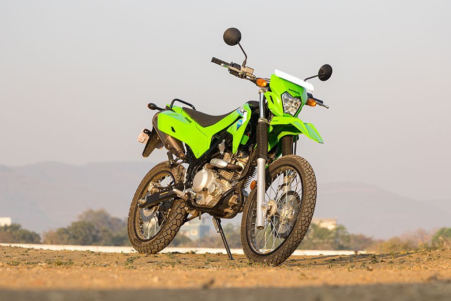 Front Right Quarter View of KLX230