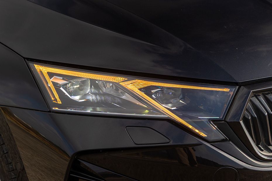 Turn Indicator (Front) Image of Octavia RS