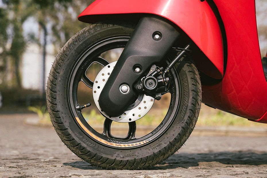 Front Wheel of Chetak C2501