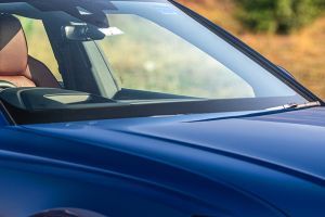 Front Windshield and Wiper Image of SQ8