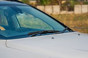 Front Windshield and Wiper Image of Meridian