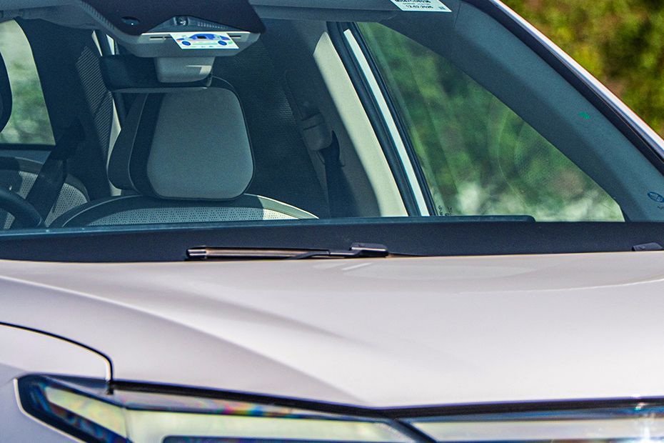 Front Windshield and Wiper Image of XEV 9S