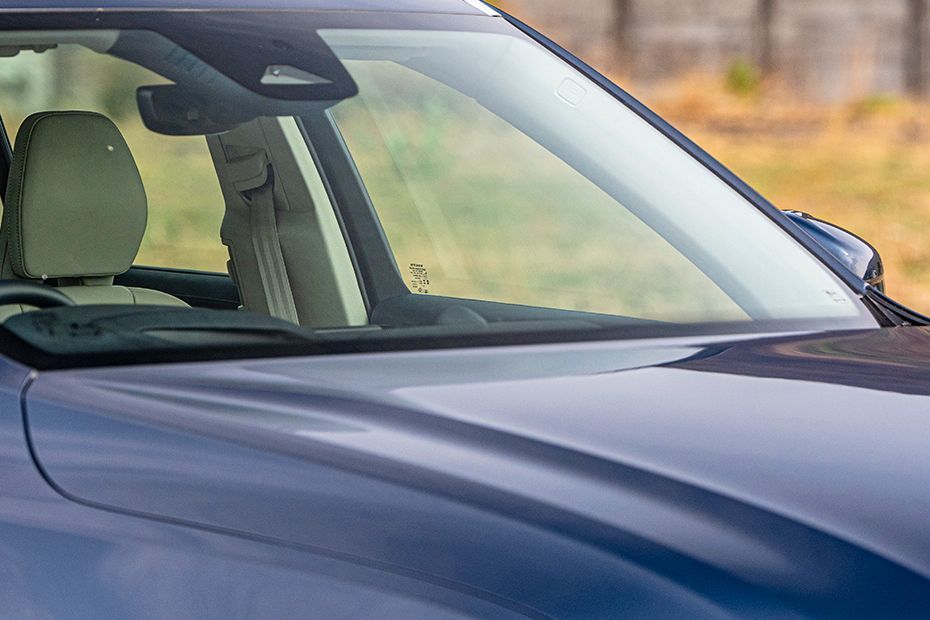 Front Windshield and Wiper Image of XC90