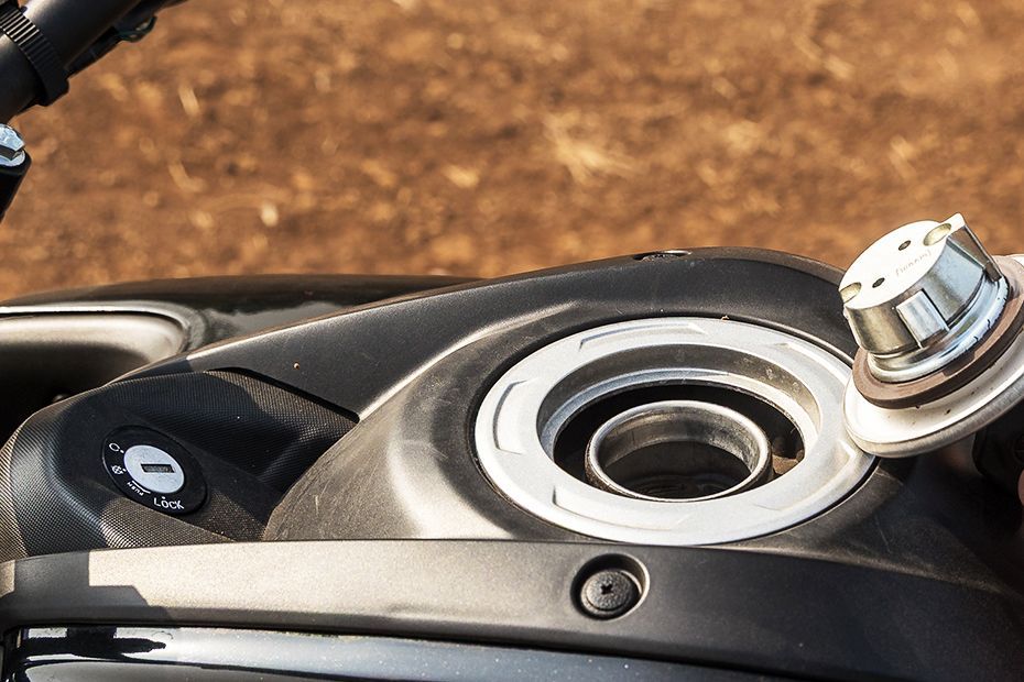 Fuel Lid (Open) of Model_