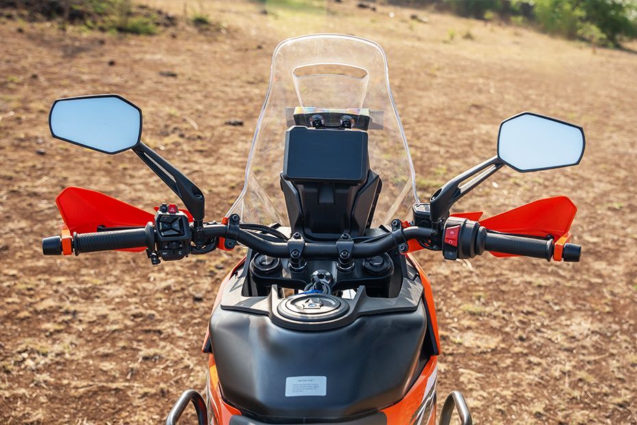 Handlebar of 390 Adventure