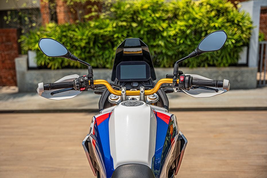 Handlebar of F 450 GS