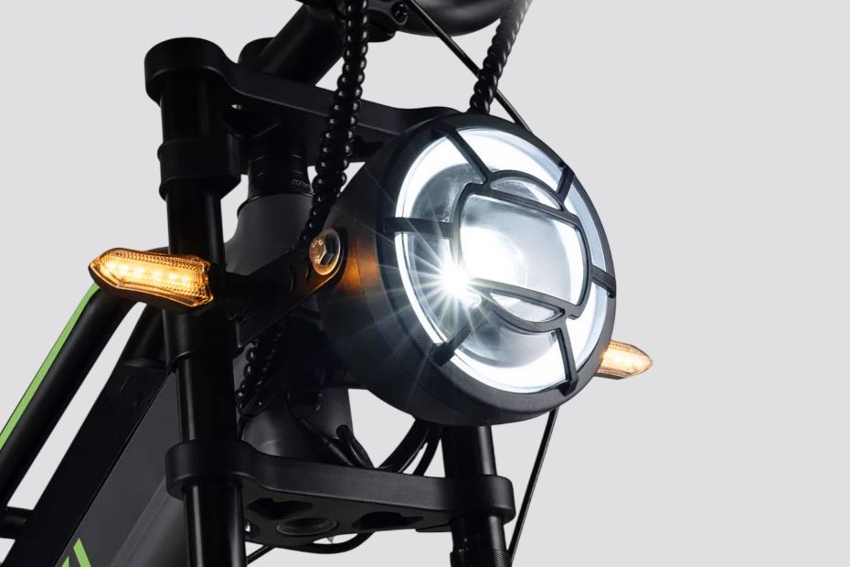 Headlamp of Street Mamba