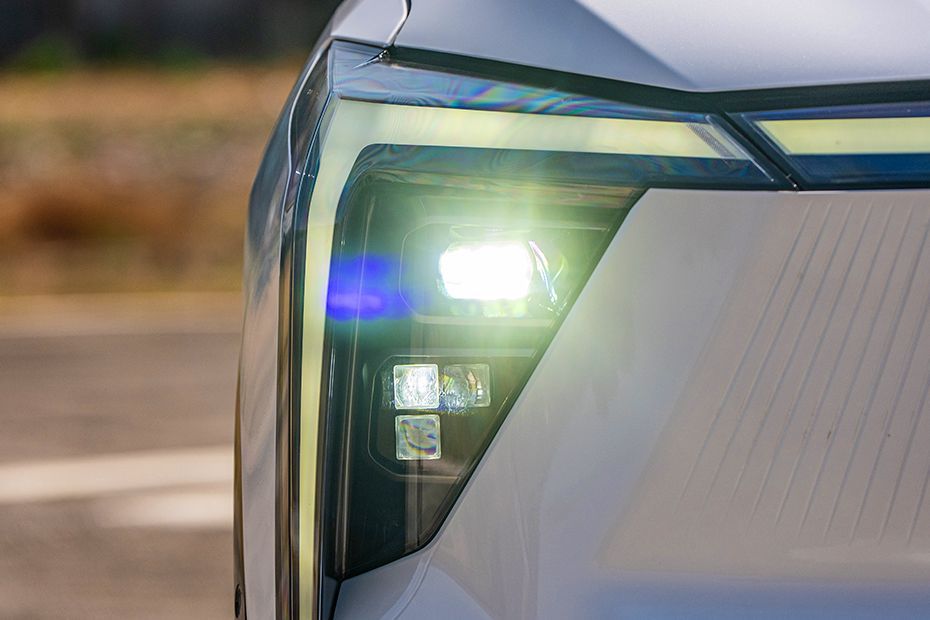 Headlight Image of XEV 9S